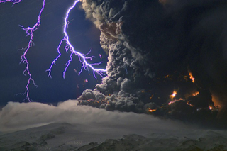 Illustration for article titled Beautiful, shocking, and awe-inspiring photographs of giant disasters